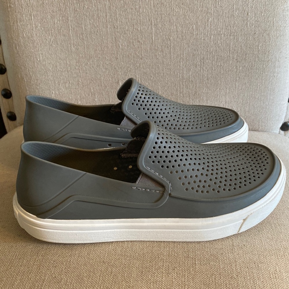 Crocs Slip On Loafers Deck Boat Shoes Sneakers Perforated Gray White Size 7-7.5